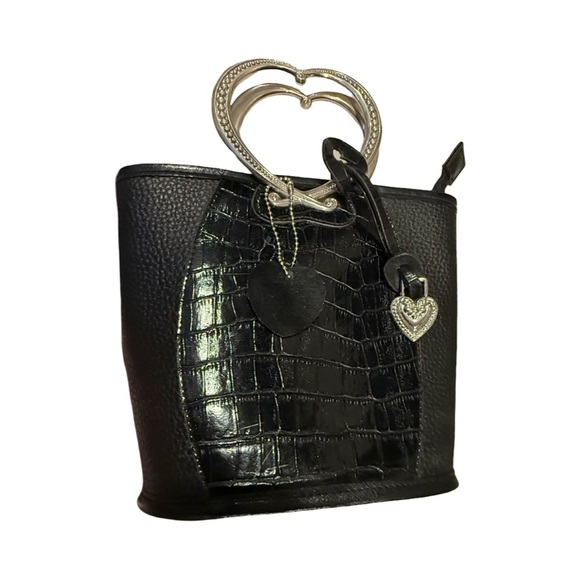 Black Heart Handle Women's Bucket Bag - Picture 3 of 14